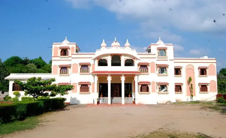 Садри: Chandra Hill Resort