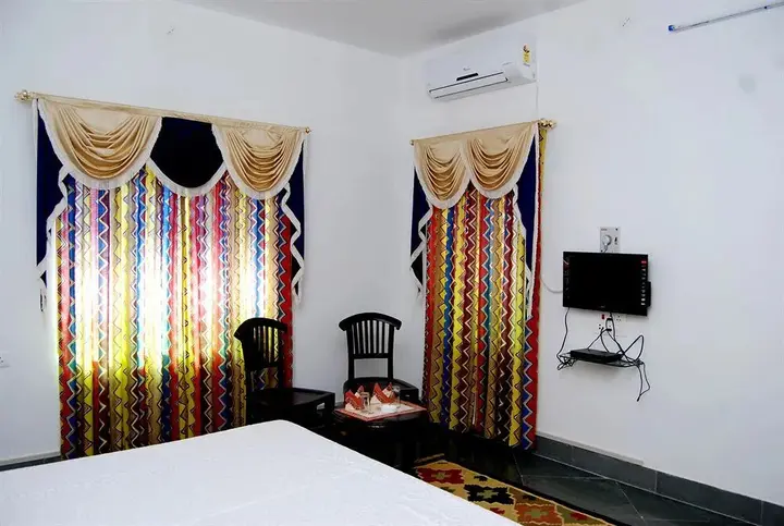Садри: Chandra Hill Resort