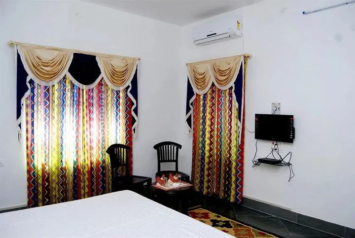 Садри: Chandra Hill Resort