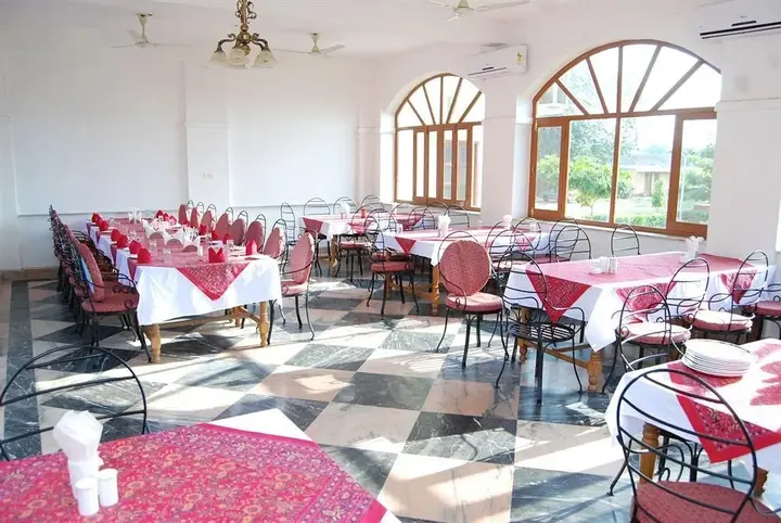 Садри: Chandra Hill Resort