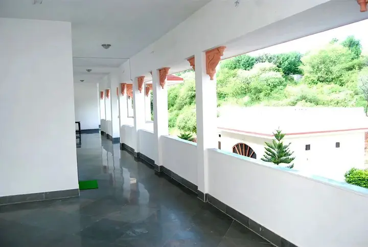 Садри: Chandra Hill Resort
