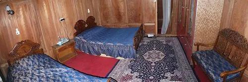 Шринагар: Privilege Houseboats