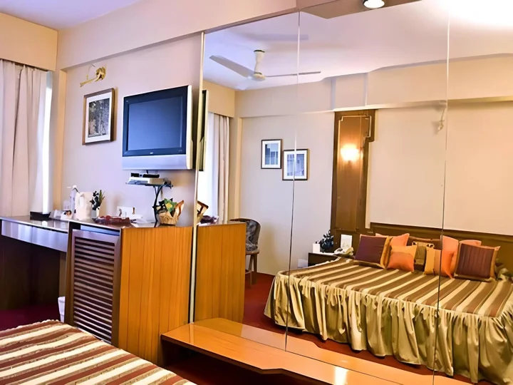 Мумбаи: Hotel Midtown Pritam
