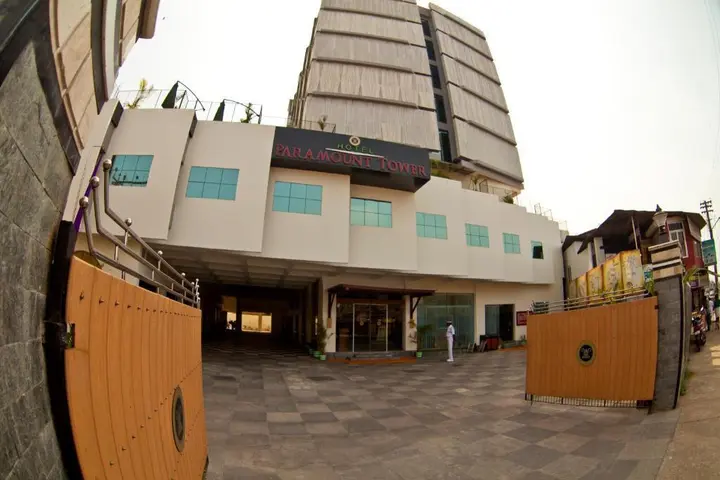 Кондотти: Paramount Tower