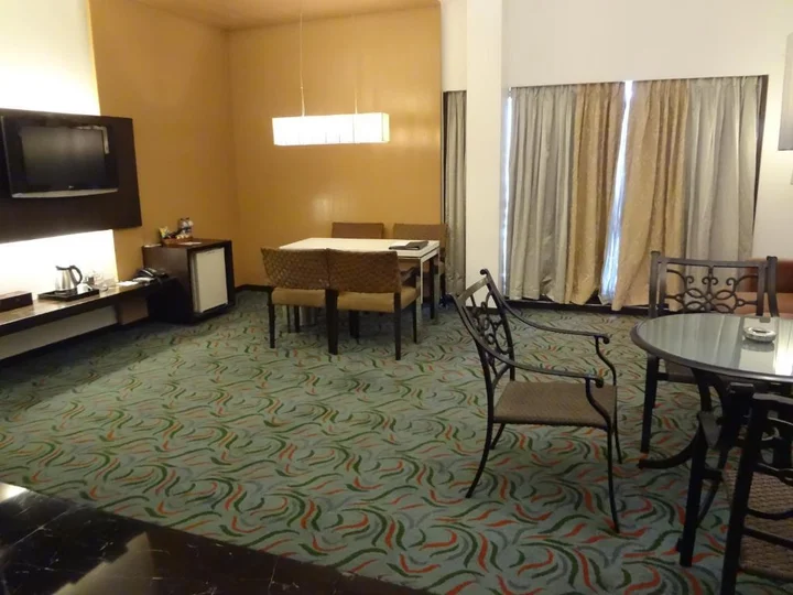 Тхане: Hotel Satkar Residency