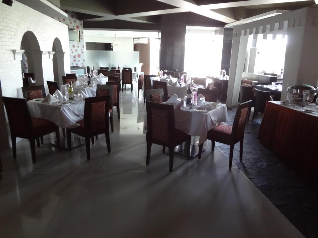 Тхане: Hotel Satkar Residency