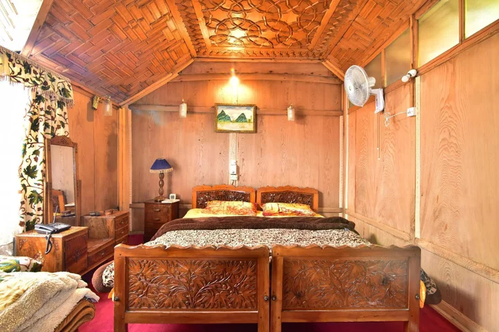 Шринагар: Houseboat Zaindari Palace