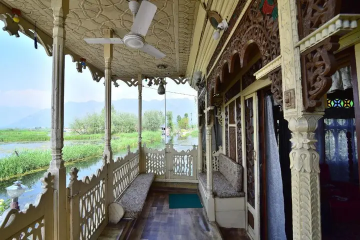 Шринагар: Houseboat Zaindari Palace