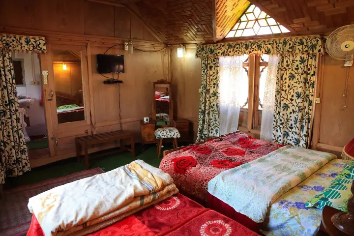 Шринагар: Houseboat Zaindari Palace