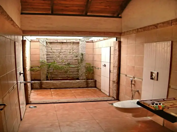 Шолаандан: Kadambavanam Ethnic Village Resort
