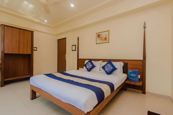 Тхане: OYO 10382 Hotel Saffron Suites