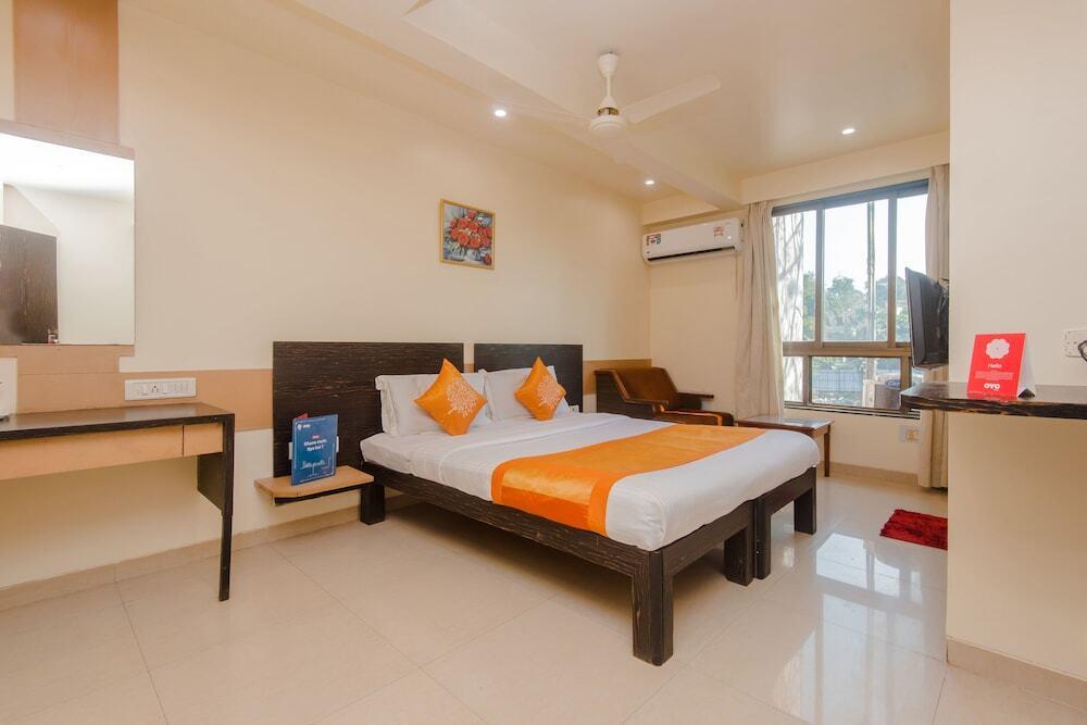 Тхане: OYO 10382 Hotel Saffron Suites