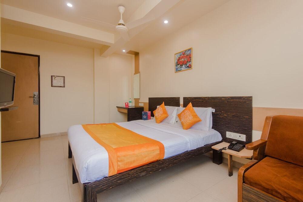 Тхане: OYO 10382 Hotel Saffron Suites