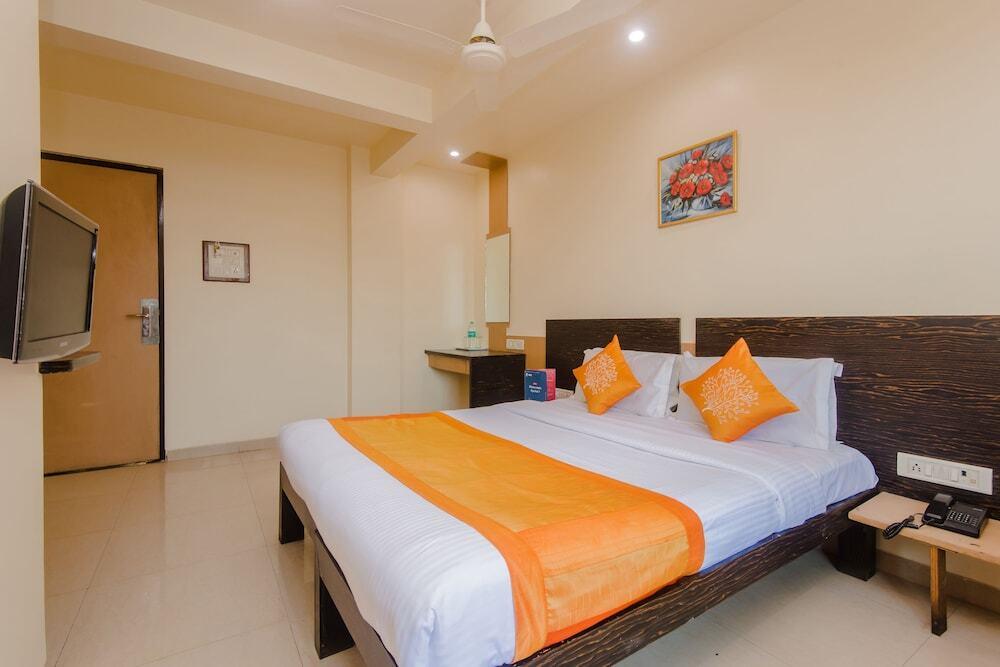 Тхане: OYO 10382 Hotel Saffron Suites