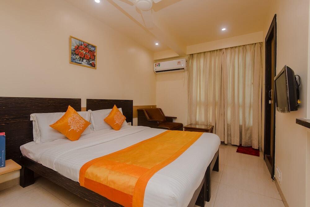 Тхане: OYO 10382 Hotel Saffron Suites