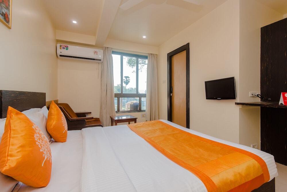 Тхане: OYO 10382 Hotel Saffron Suites