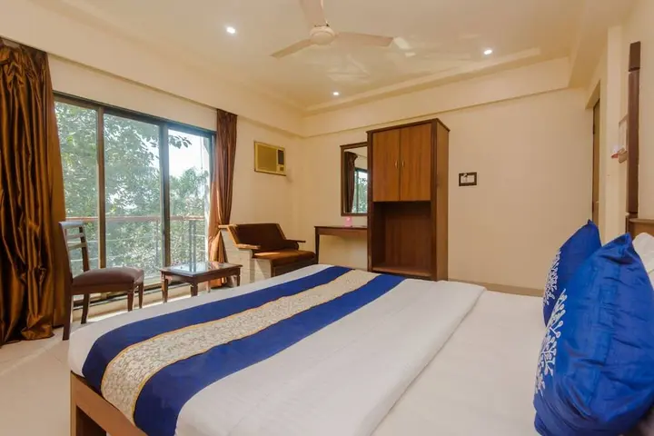 Тхане: OYO 10382 Hotel Saffron Suites