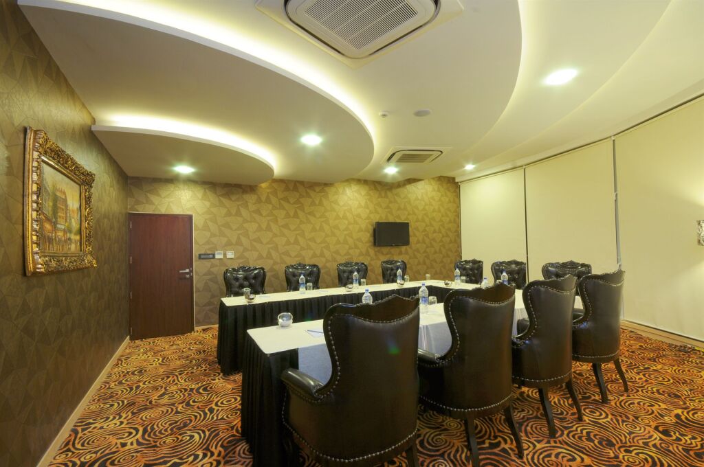 Раджкот: The Fern Residency Rajkot, Series by Marriott