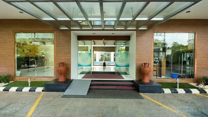 Гуруваюр: Hotel Devaragam