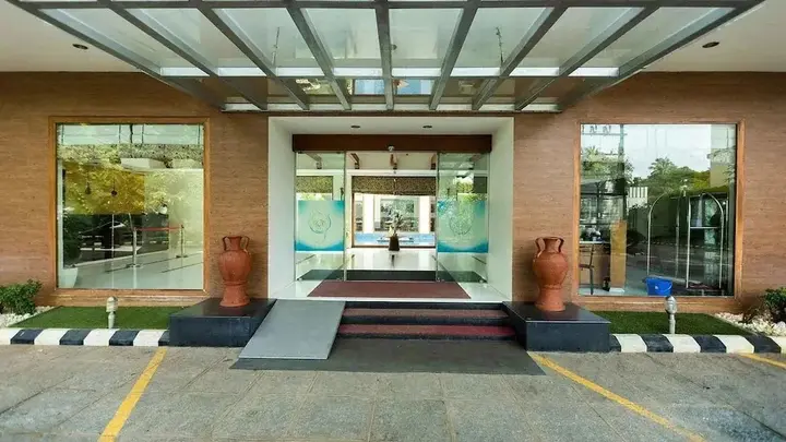 Гуруваюр: Hotel Devaragam