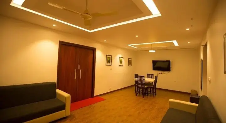 Гуруваюр: Hotel Devaragam