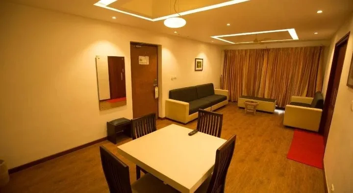 Гуруваюр: Hotel Devaragam