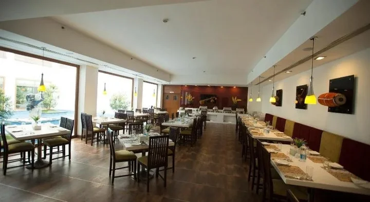 Гуруваюр: Hotel Devaragam
