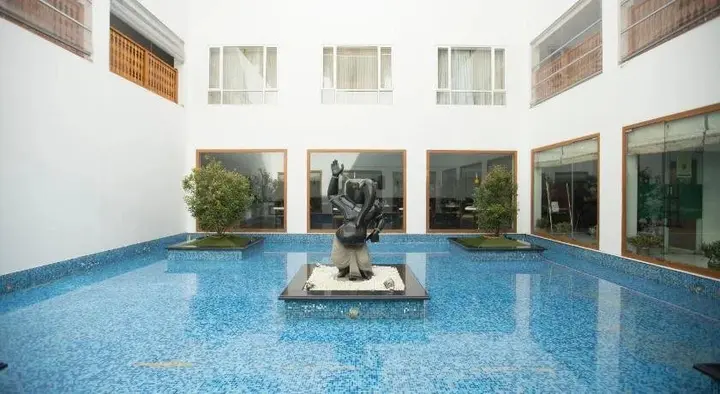 Гуруваюр: Hotel Devaragam