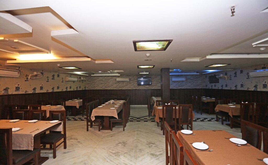 Агра: MD 9 Star Hotel