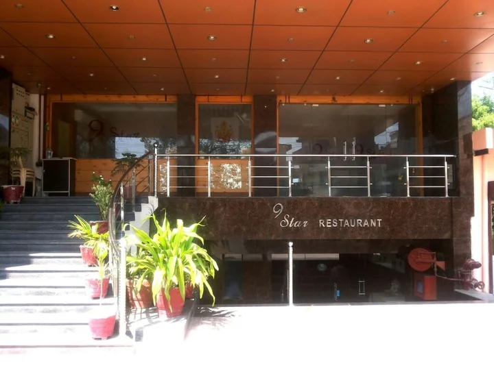 Агра: MD 9 Star Hotel