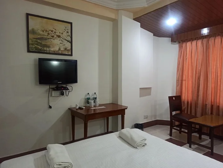 Гувахати: Ambarish Grand Residency