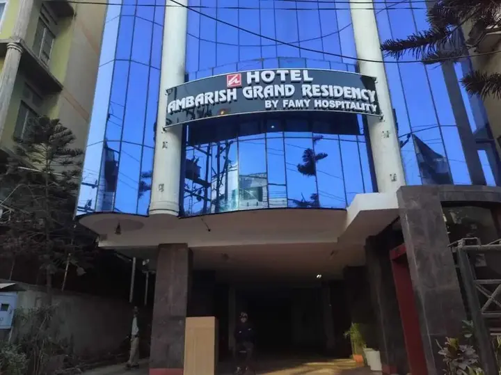 Гувахати: Ambarish Grand Residency