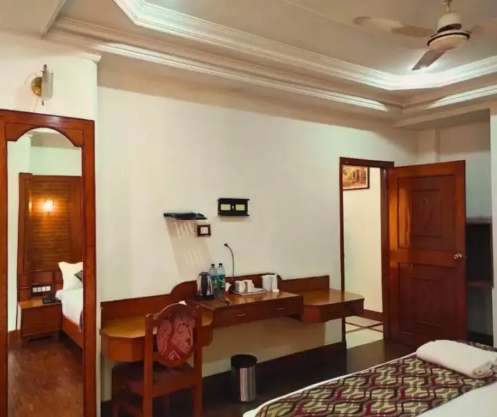 Гувахати: Ambarish Grand Residency