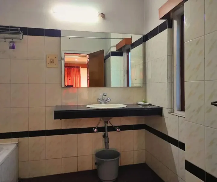 Гувахати: Ambarish Grand Residency