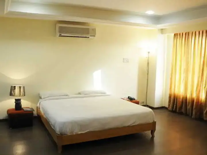 Ахмедабад: Neelkanth Blues Ashram Road