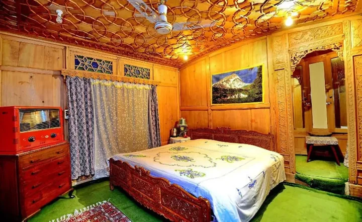 Шринагар: Group Of House Boat Golden Crest