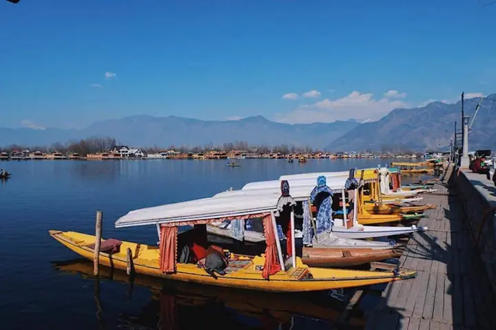Шринагар: Group Of House Boat Golden Crest