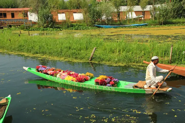 Шринагар: Group Of House Boat Golden Crest