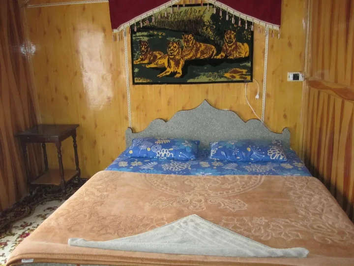 Шринагар: New Bul Bul Group Of Houseboats