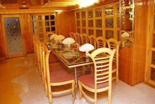 Eraniel: Hotel Singaar International