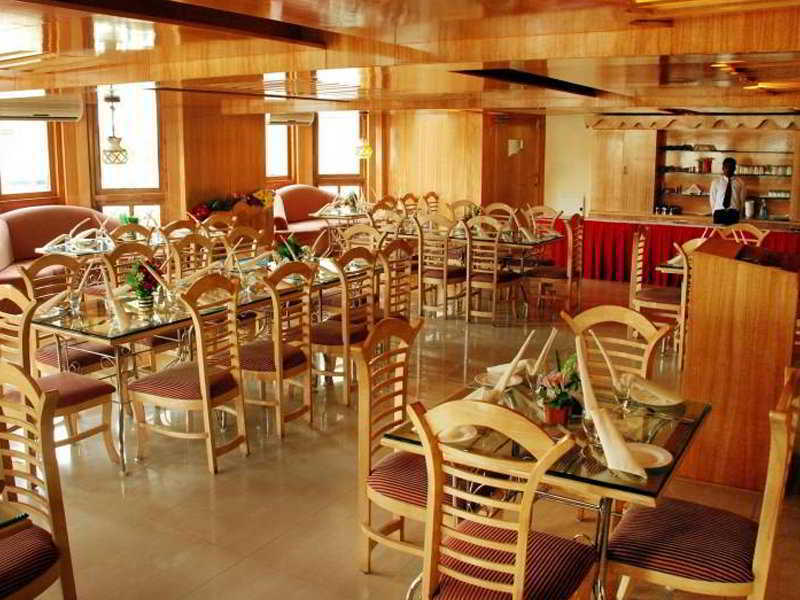 Eraniel: Hotel Singaar International