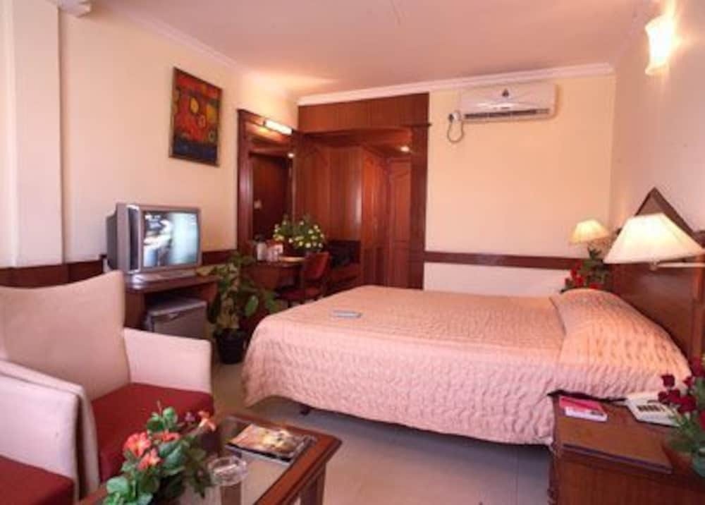 Hotel Nandhini - Minerva Circle — фото 1