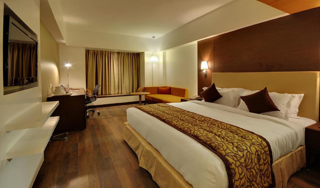 Раджкот: Platinum Hotel