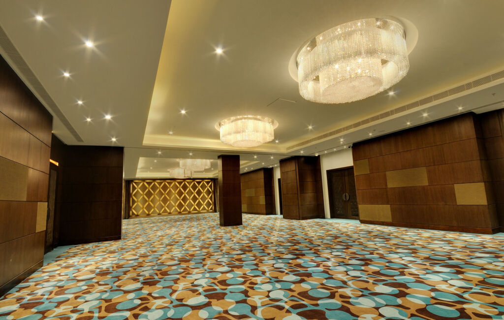 Раджкот: Platinum Hotel