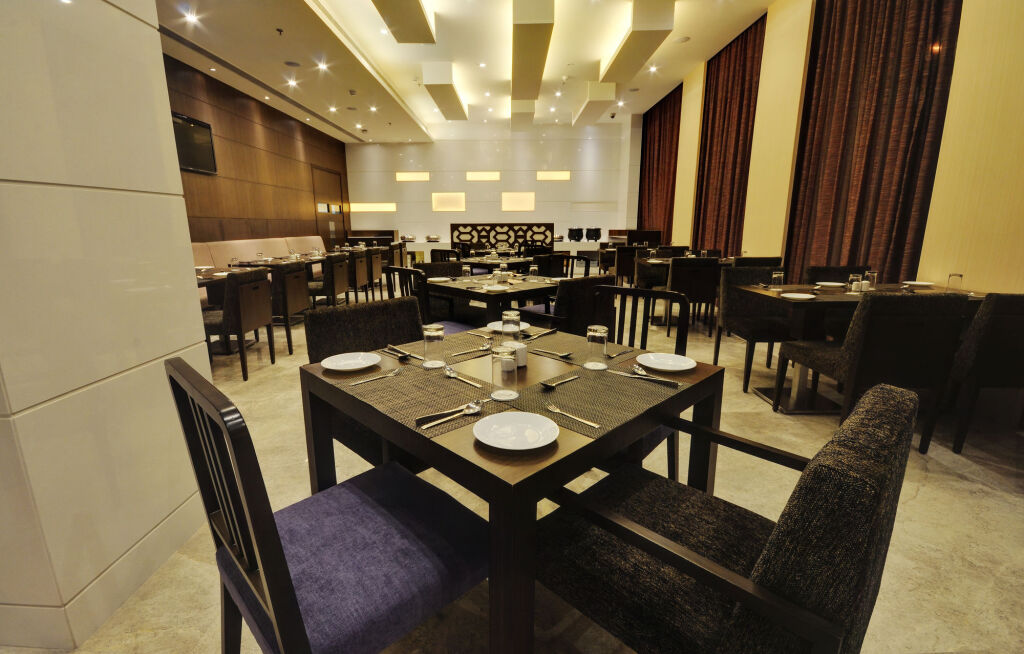 Раджкот: Platinum Hotel