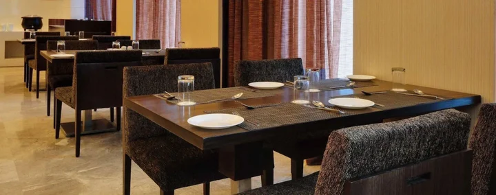 Раджкот: Platinum Hotel