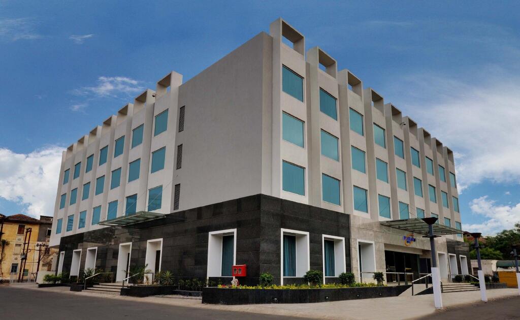 Раджкот: Platinum Hotel