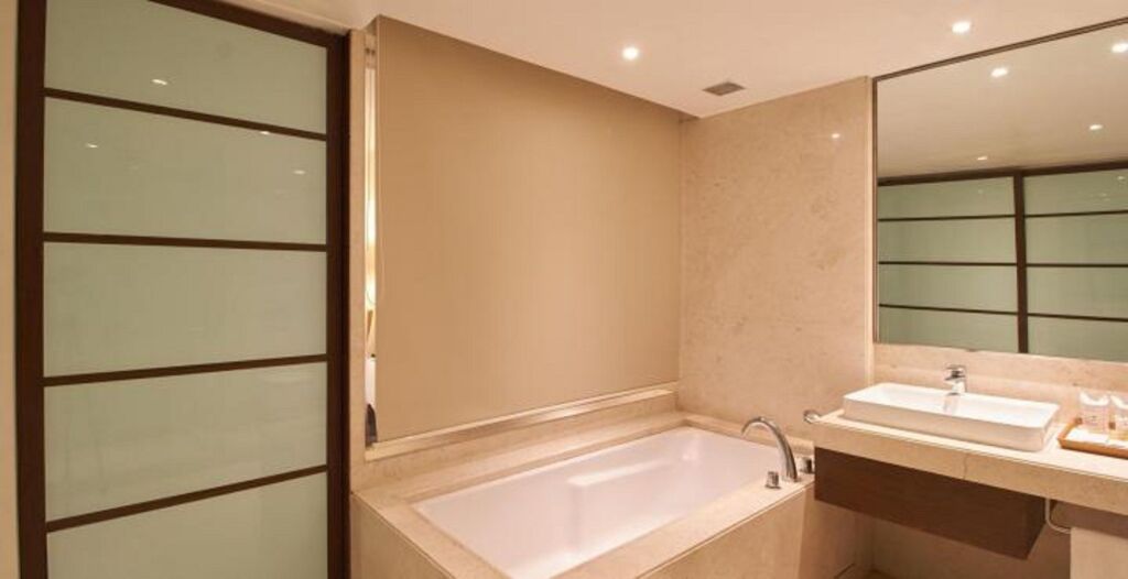Раджкот: Platinum Hotel