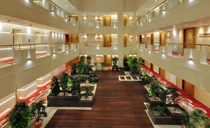 Раджкот: Platinum Hotel