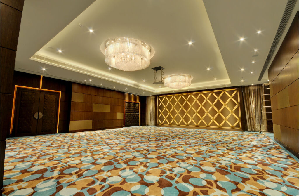 Раджкот: Platinum Hotel